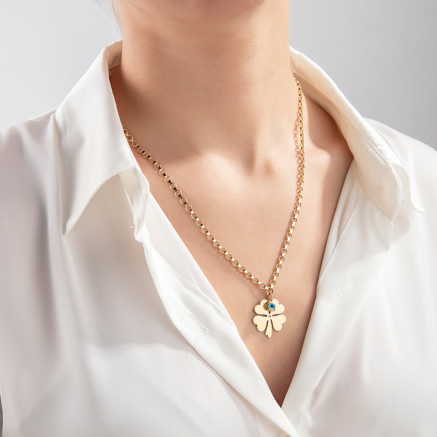 kalp-detayli-yonca-kolye-2